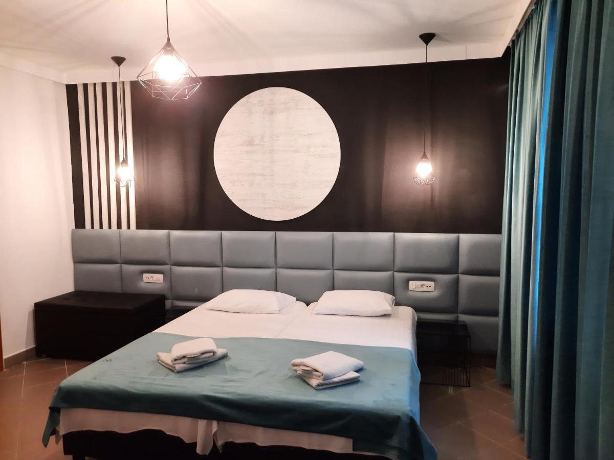 Pension Recidency Oradea Bagian luar foto
