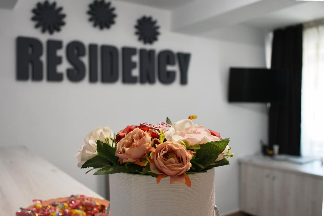 Pension Recidency Oradea Bagian luar foto