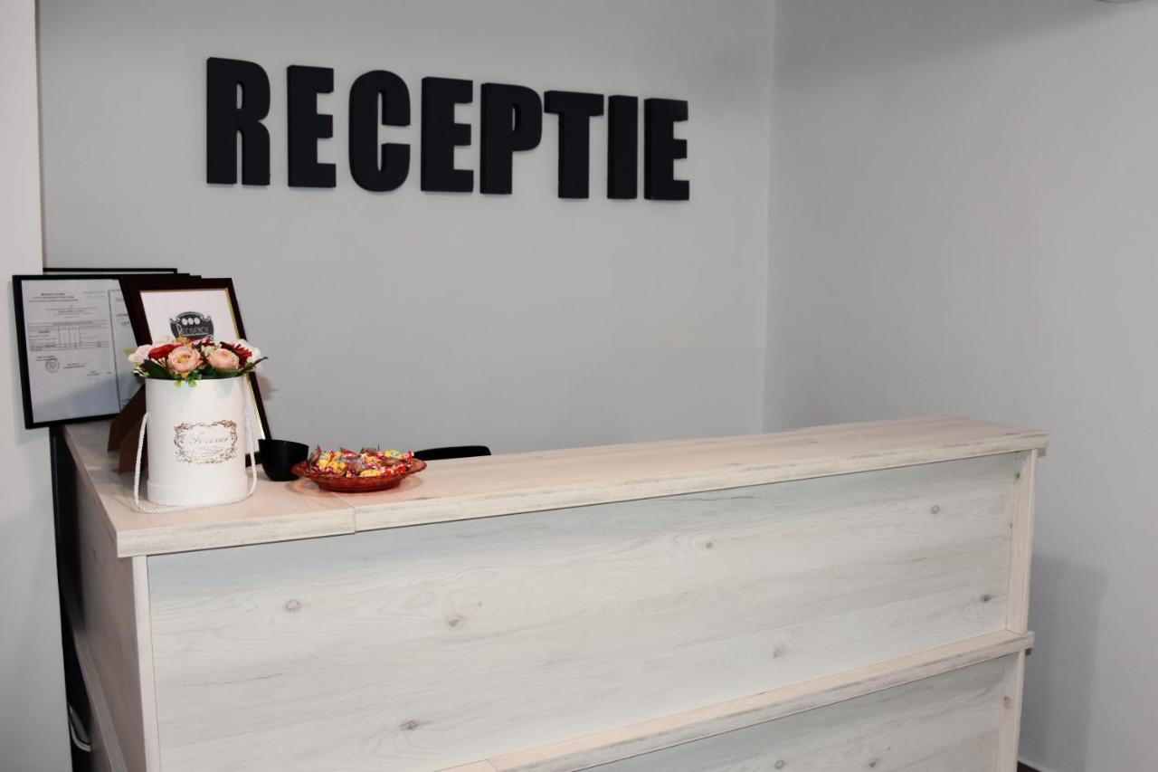 Pension Recidency Oradea Bagian luar foto