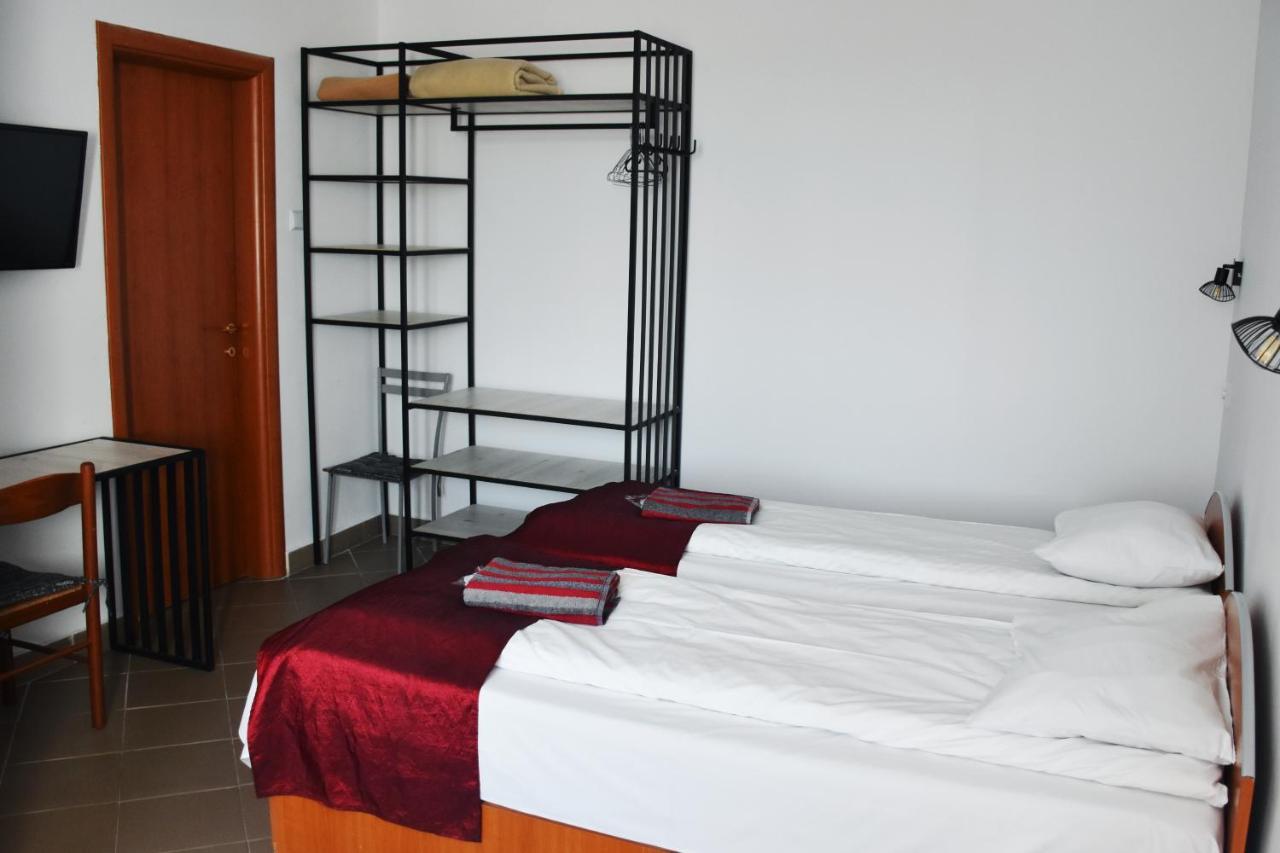 Pension Recidency Oradea Bagian luar foto