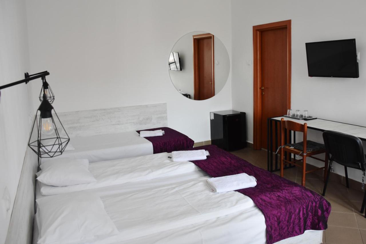 Pension Recidency Oradea Bagian luar foto