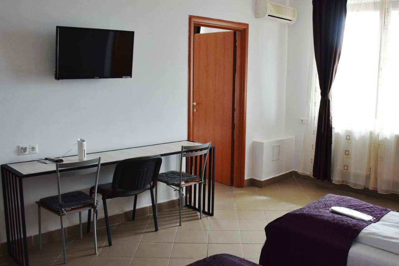 Pension Recidency Oradea Bagian luar foto
